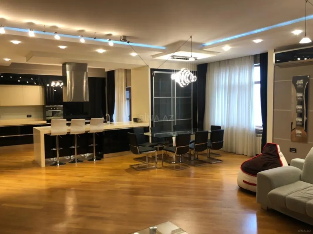 Kirayə verilir 3 otaqlı mənzil 160 m²