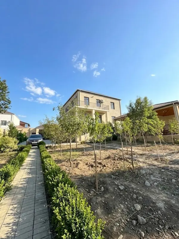 Satılır 5 otaqlı həyət evi 450 m²