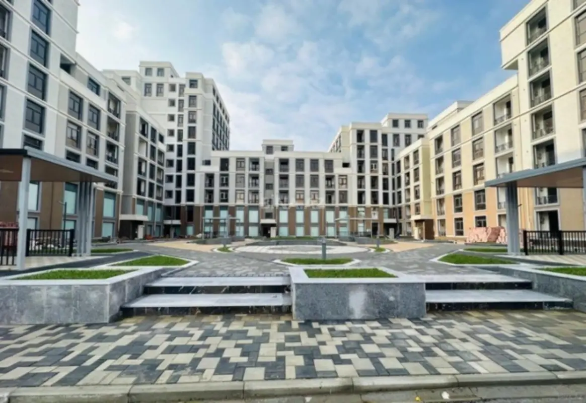 Satılır 4 otaqlı mənzil 130 m²