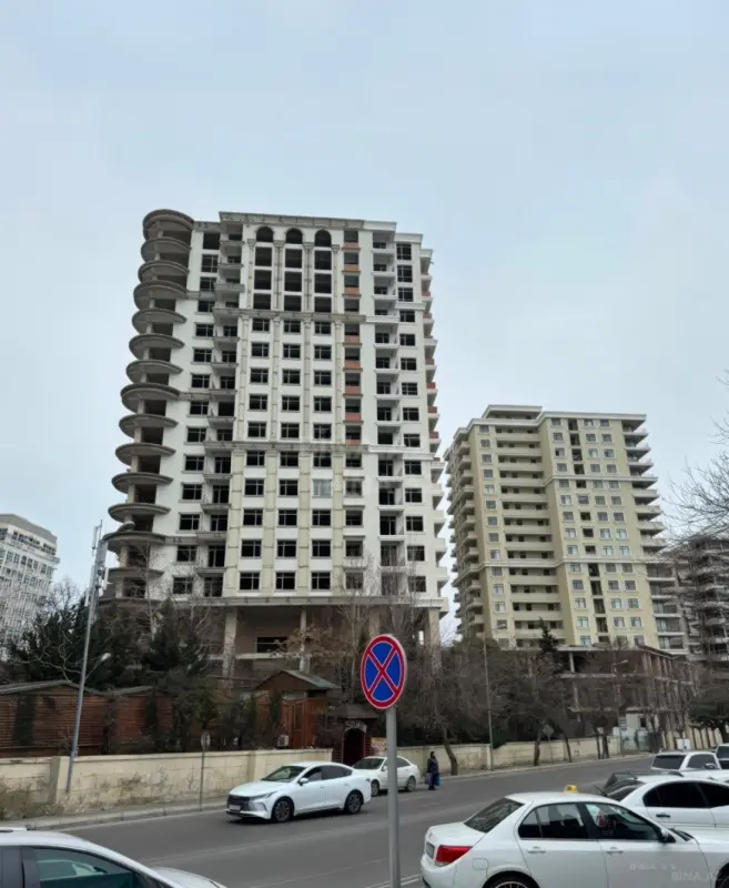 Satılır 4 otaqlı mənzil 187 m²