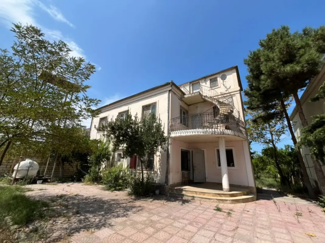 Satılır 9 otaqlı həyət evi 420 m²
