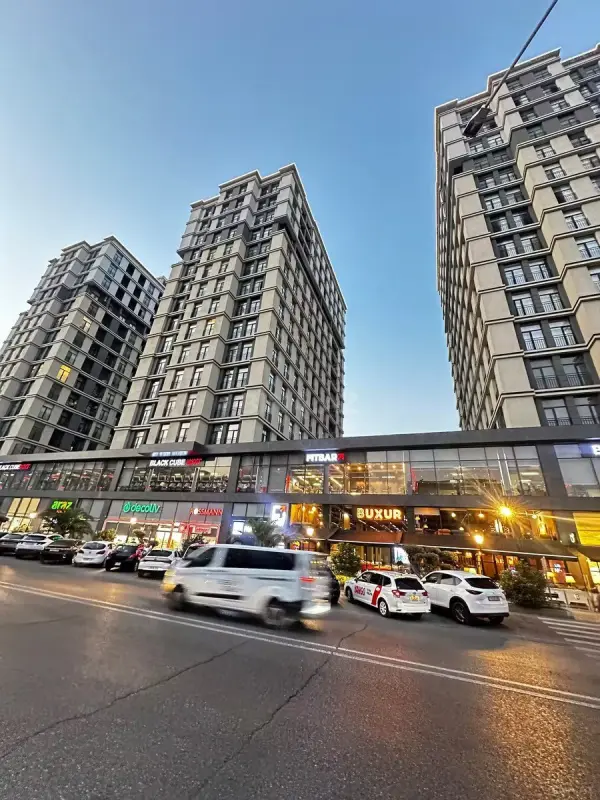 Satılır 4 otaqlı mənzil 145 m²