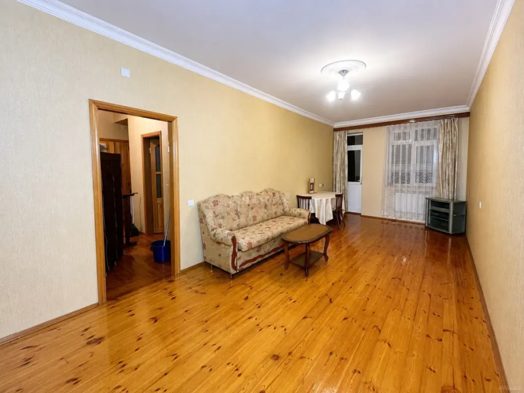 Satılır 2 otaqlı mənzil 73 m²