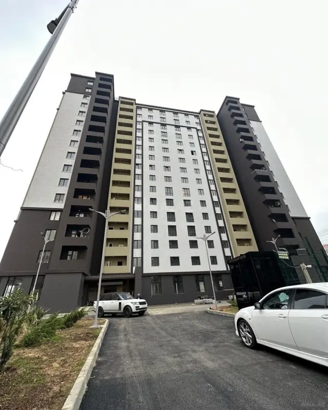 Satılır 4 otaqlı mənzil 172.5 m²