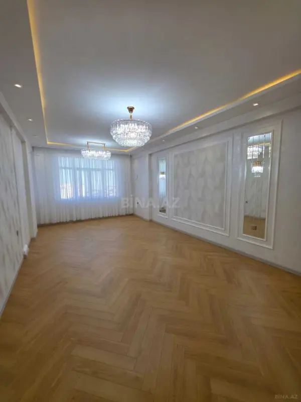 Satılır 3 otaqlı mənzil 125 m²