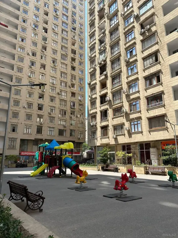 Satılır 4 otaqlı mənzil 153 m²