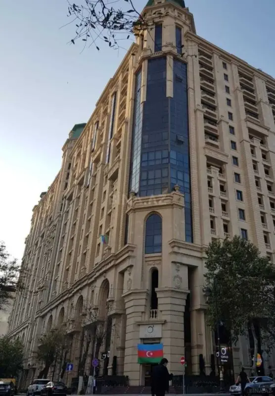 Satılır 5 otaqlı mənzil 319 m²