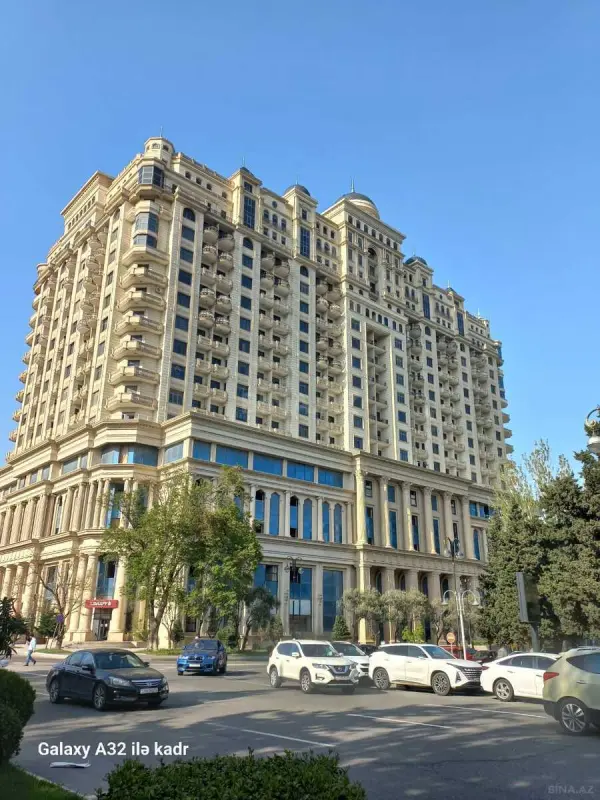 Satılır 3 otaqlı mənzil 107 m²