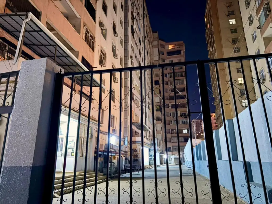 Satılır 5 otaqlı mənzil 160 m²