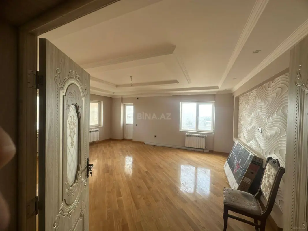 Satılır 3 otaqlı mənzil 135 m²