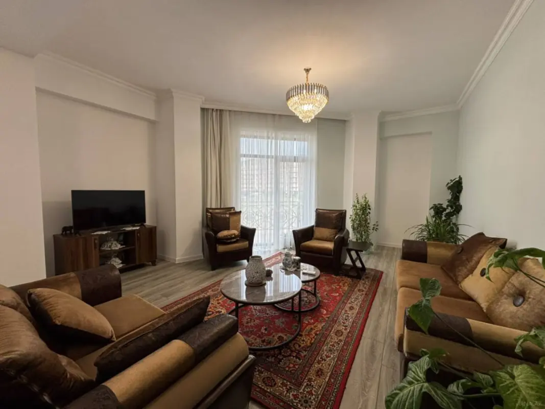 Kirayə verilir 3 otaqlı mənzil 150 m²