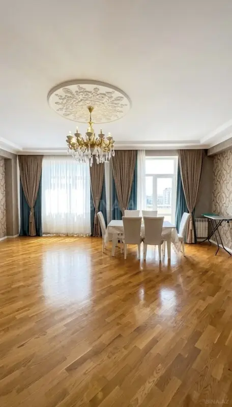 Satılır 3 otaqlı mənzil 141 m²