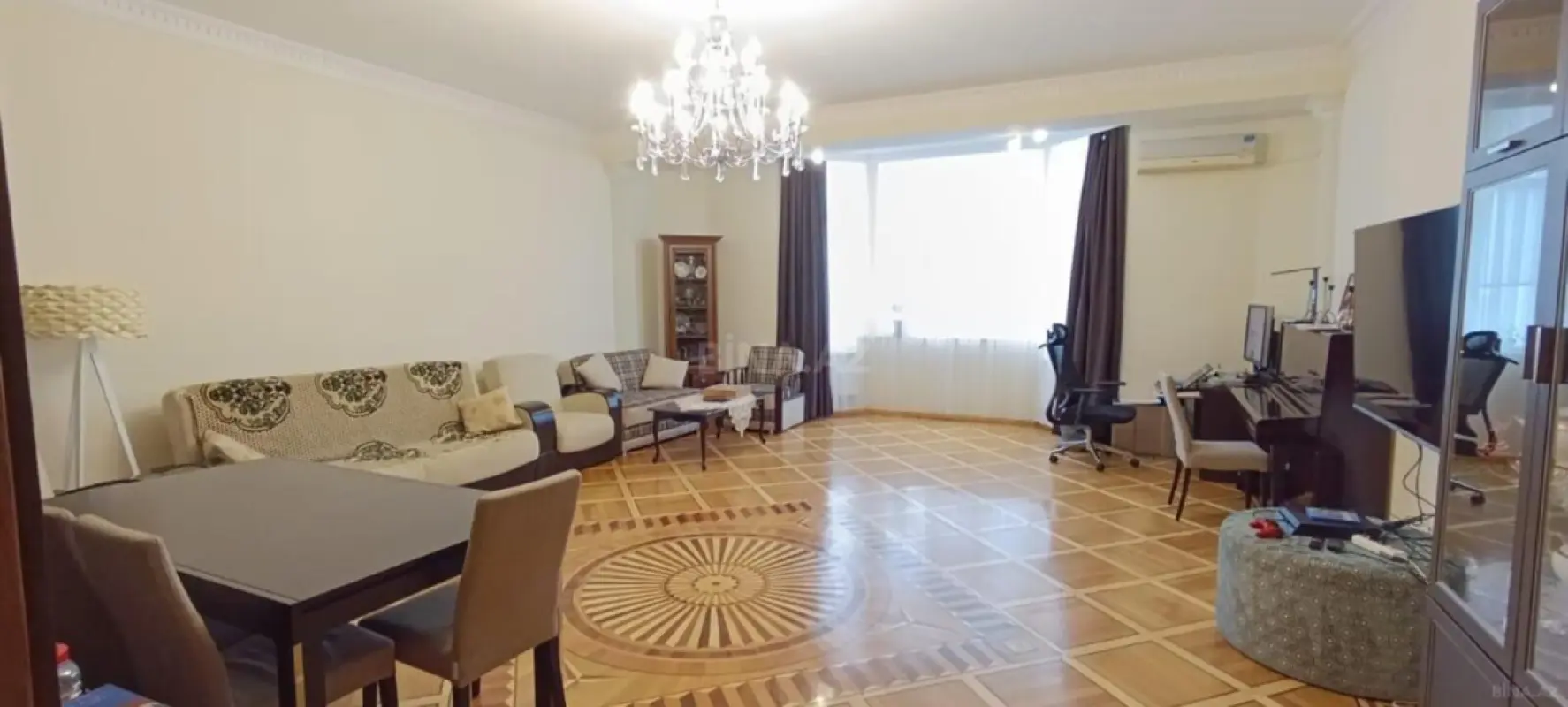 Satılır 4 otaqlı mənzil 202 m²