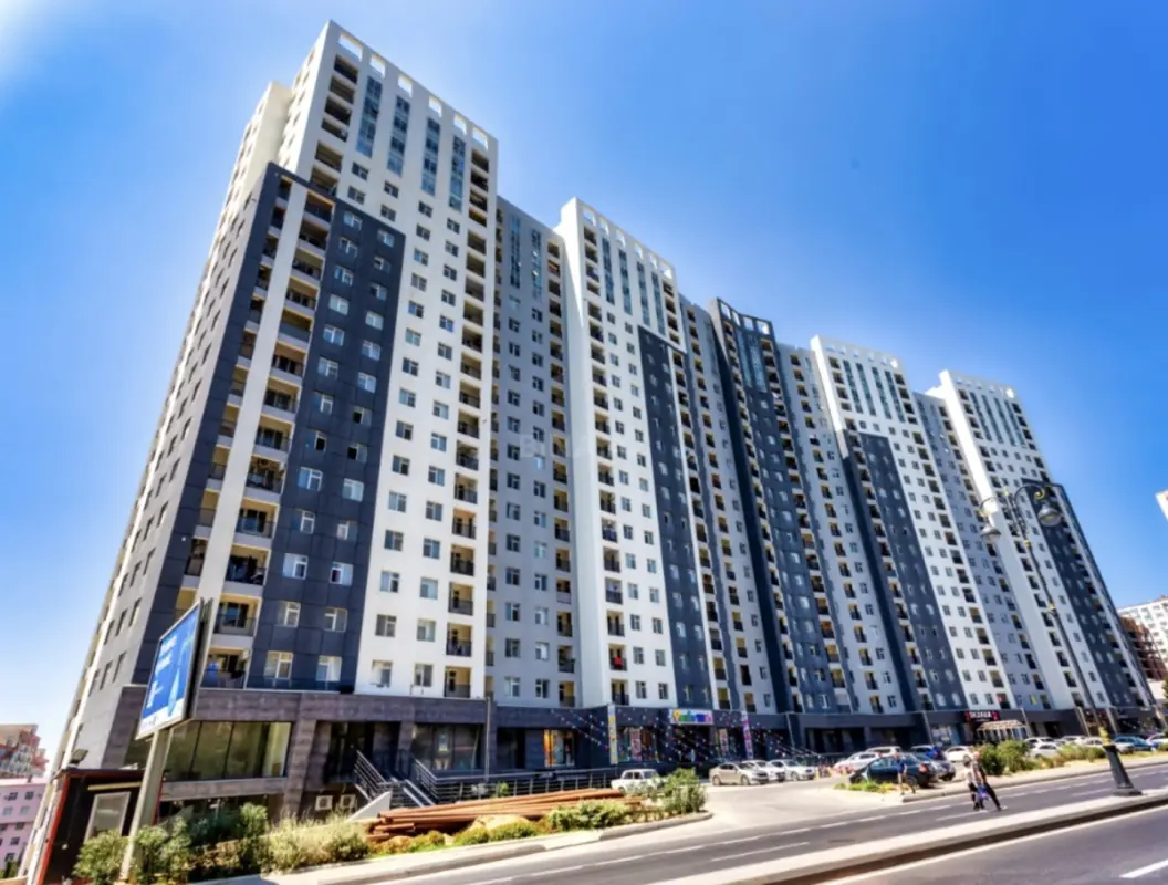 Satılır 4 otaqlı mənzil 128 m²