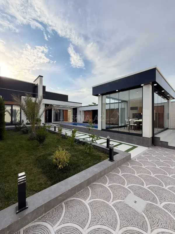 Satılır 4 otaqlı həyət evi 180 m²