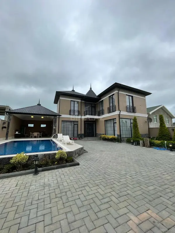 Satılır 4 otaqlı həyət evi 180 m²