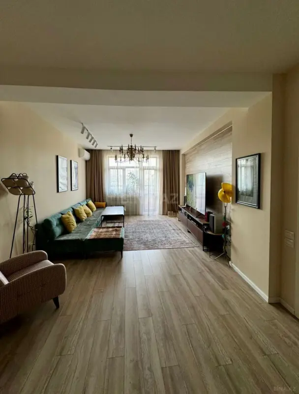 Kirayə verilir 2 otaqlı mənzil 102 m²