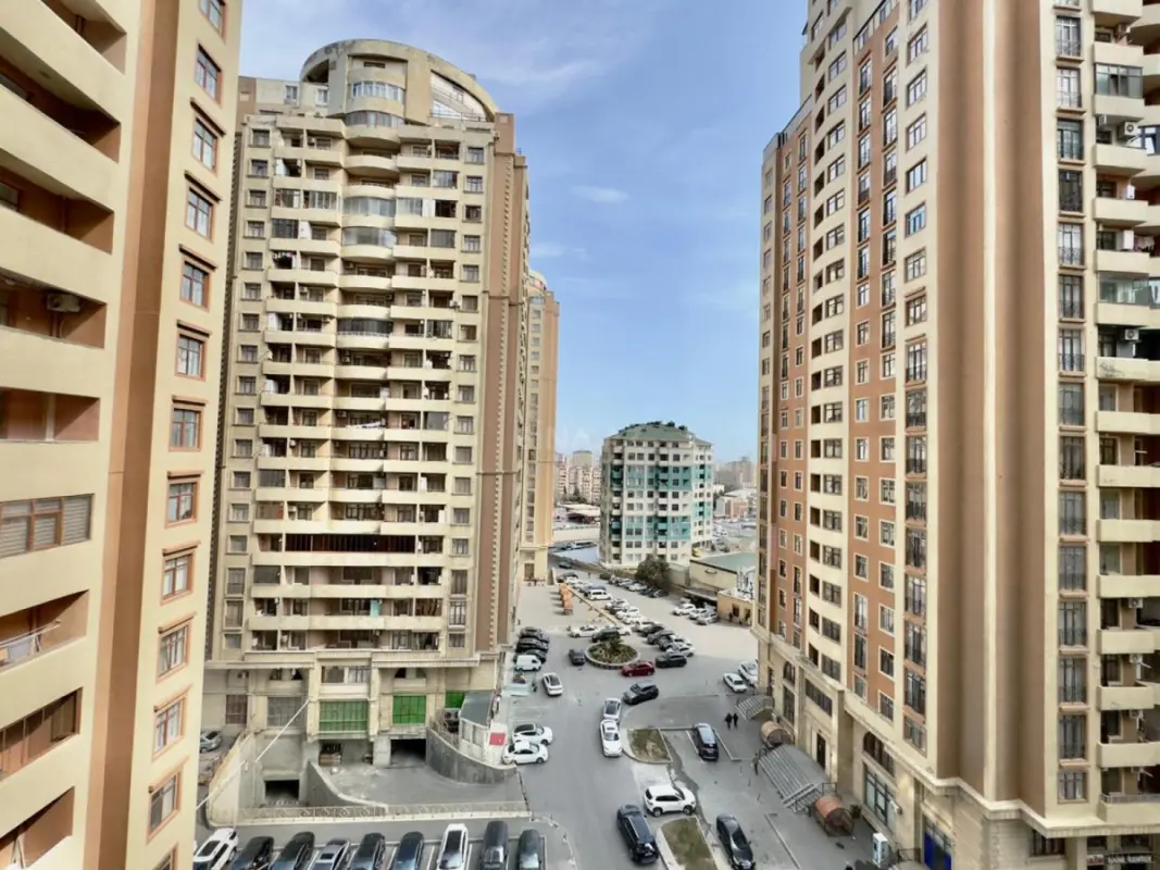 Satılır 3 otaqlı mənzil 180 m²