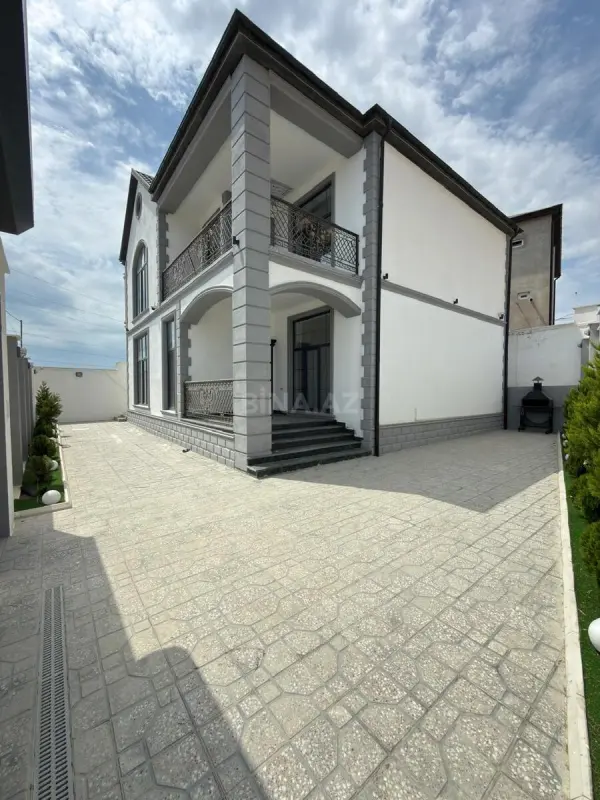 Satılır 5 otaqlı həyət evi 270 m²