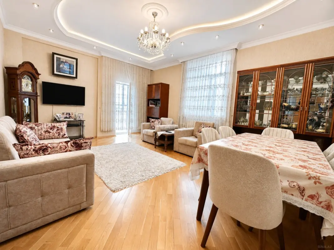 Satılır 3 otaqlı mənzil 140 m²
