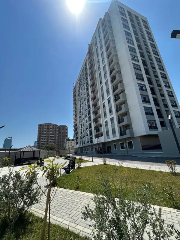 Satılır 4 otaqlı mənzil 176 m²