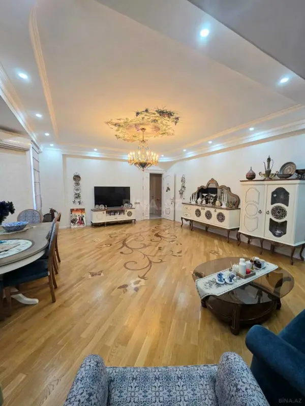 Satılır 3 otaqlı mənzil 155 m²