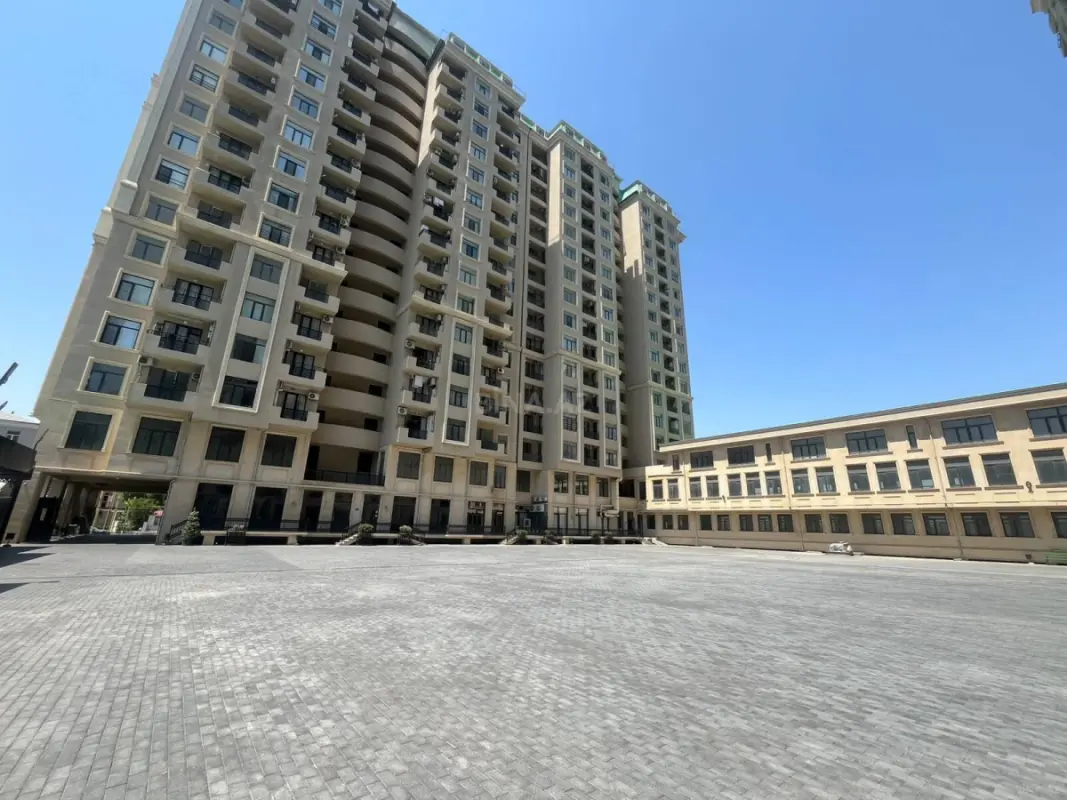 Satılır 4 otaqlı mənzil 171 m²