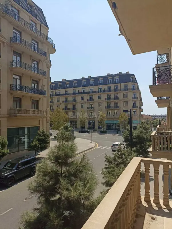 Satılır 4 otaqlı mənzil 161 m²