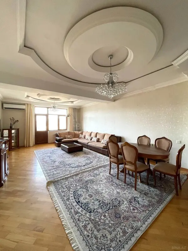 Satılır 3 otaqlı mənzil 130 m²