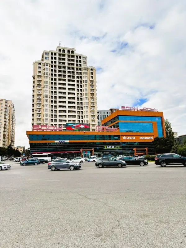 Satılır 3 otaqlı mənzil 137 m²