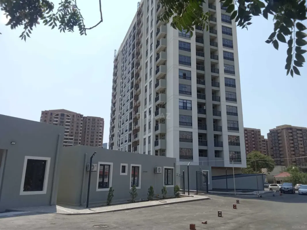 Satılır 4 otaqlı mənzil 175 m²