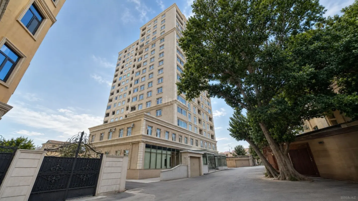 Satılır 3 otaqlı mənzil 130 m²