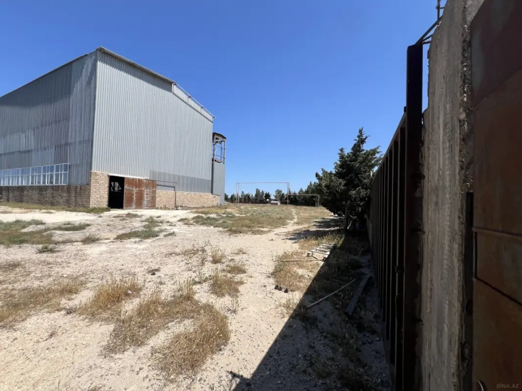 Satılır obyekt 1800 m²