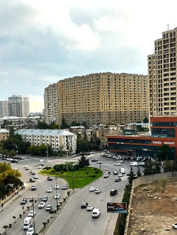Satılır 3 otaqlı mənzil 145 m²