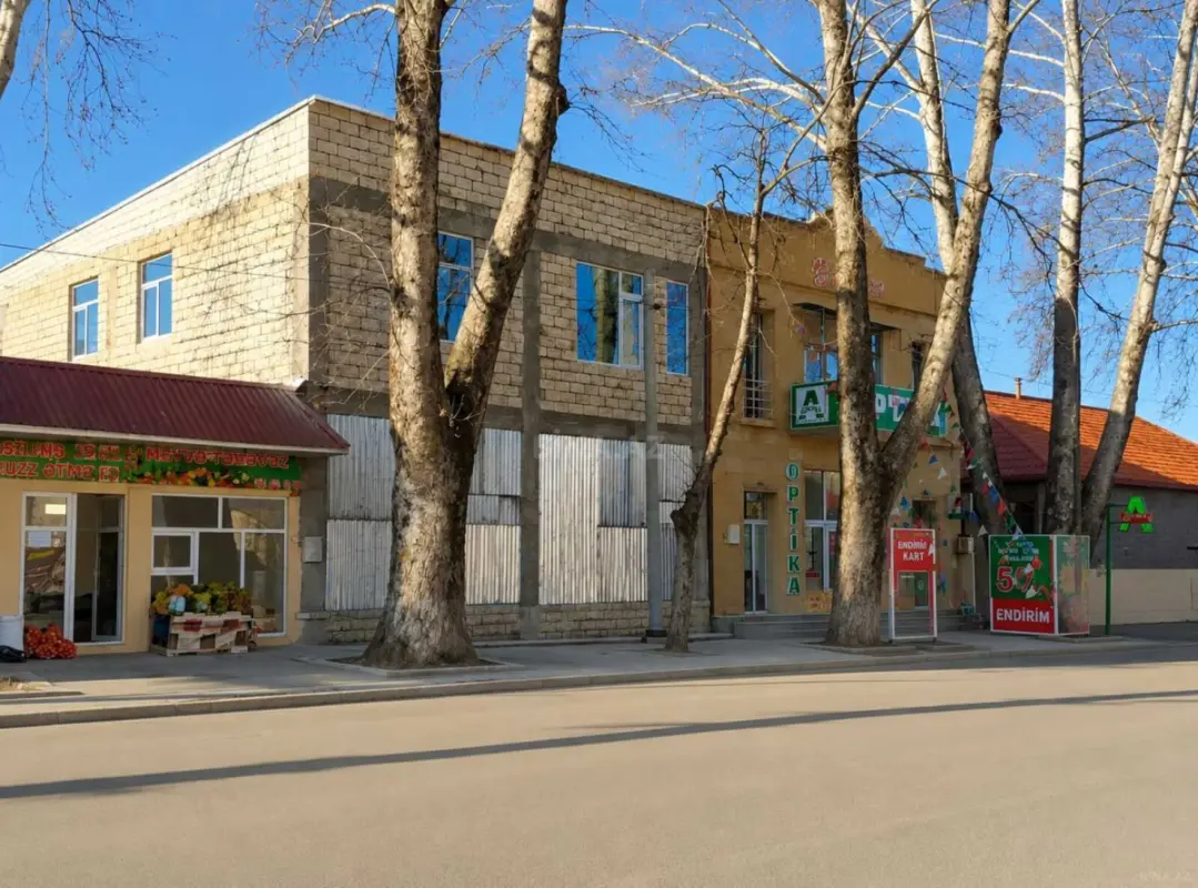 Satılır obyekt 380 m²