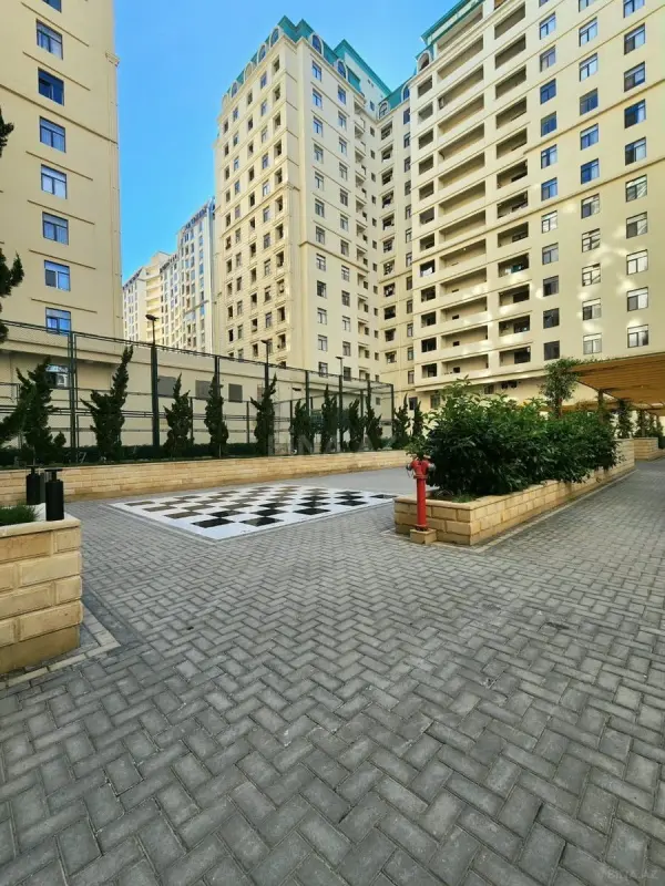 Kirayə verilir 2 otaqlı mənzil 90 m²