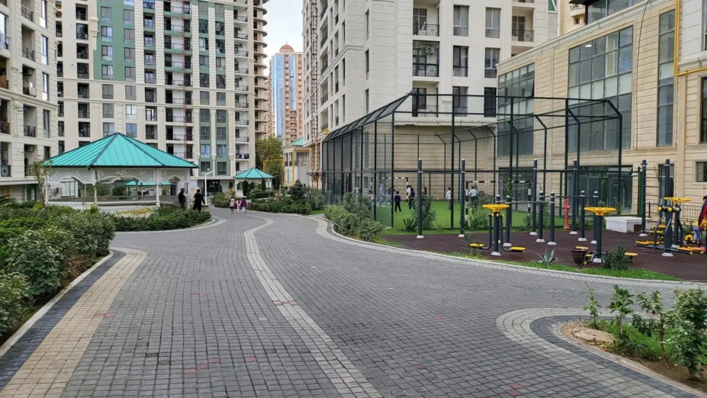 Satılır 3 otaqlı mənzil 134 m²