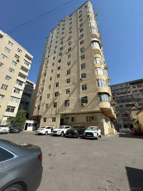 Satılır 4 otaqlı mənzil 153 m²