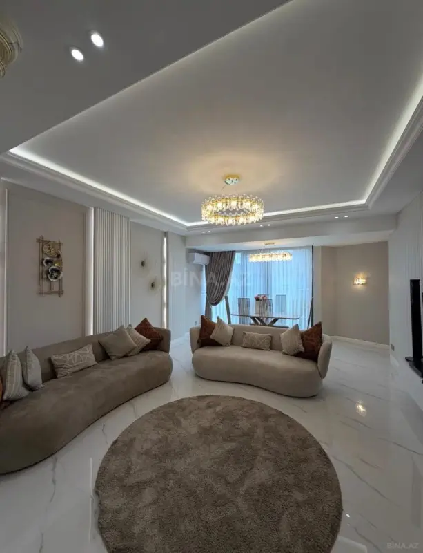 Satılır 3 otaqlı mənzil 130 m²