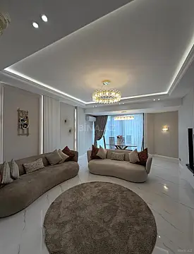 Satılır 3 otaqlı mənzil 130 m² — Bakı, İnşaatçılar 3 otaq 130.00 m²