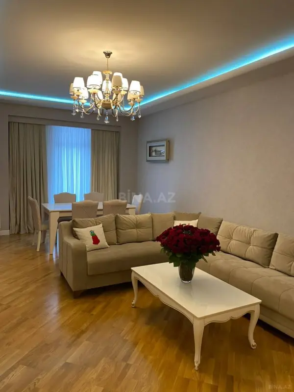 Kirayə verilir 2 otaqlı mənzil 105 m²