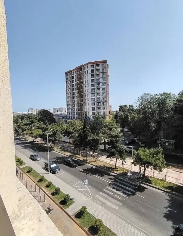 Satılır 4 otaqlı mənzil 156 m²
