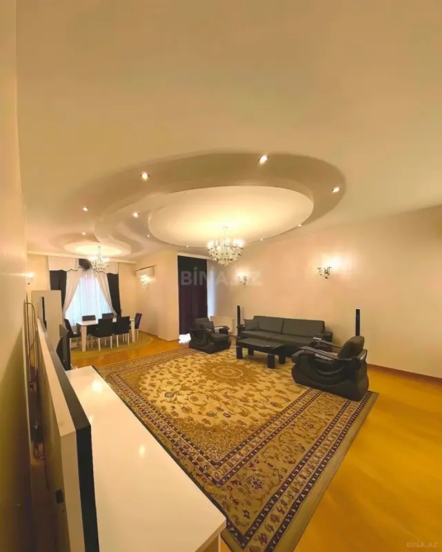 Satılır 4 otaqlı mənzil 203.5 m²