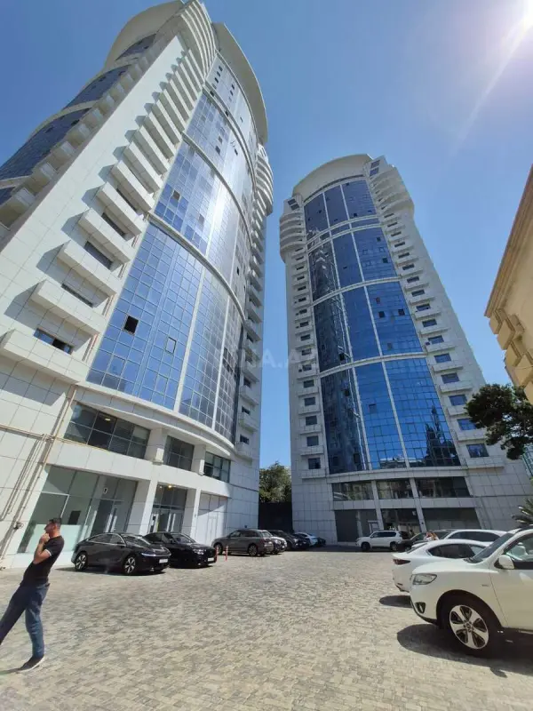 Satılır 3 otaqlı mənzil 170 m²