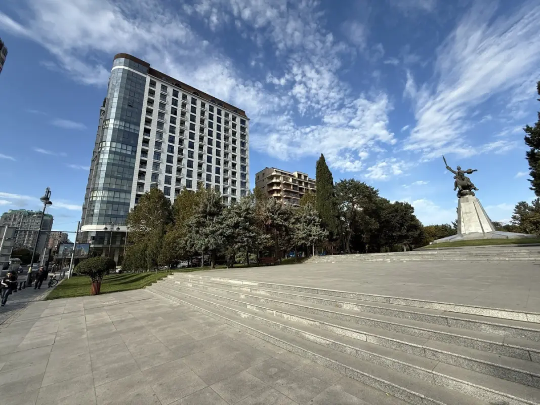 Satılır 3 otaqlı mənzil 115 m²