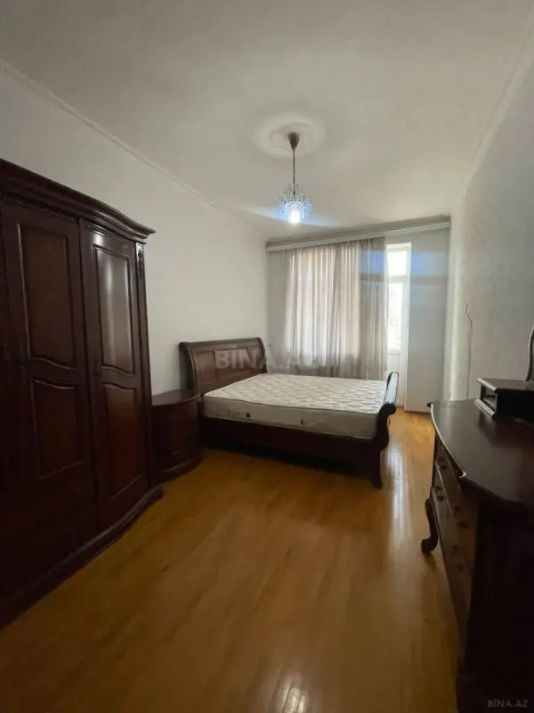 Kirayə verilir 3 otaqlı mənzil 180 m²