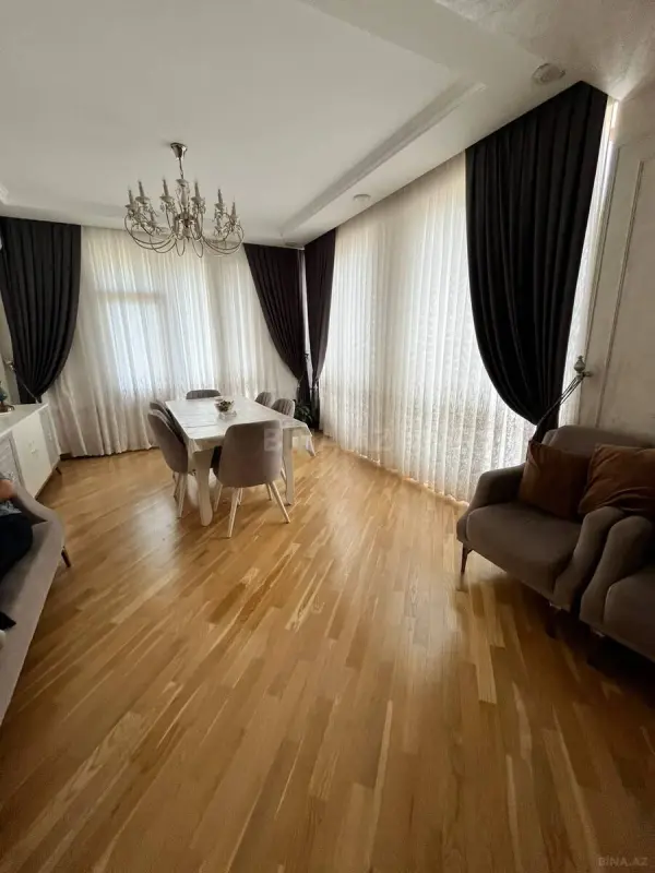 Satılır 4 otaqlı mənzil 156 m²