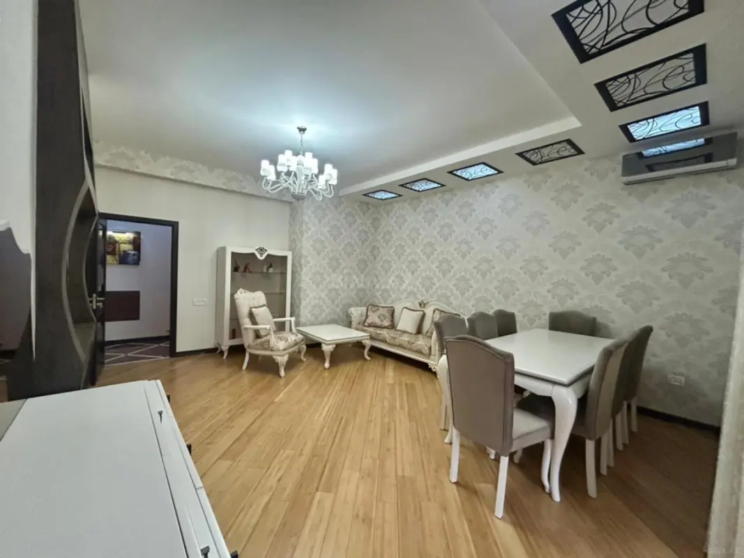 Satılır 3 otaqlı mənzil 120 m²