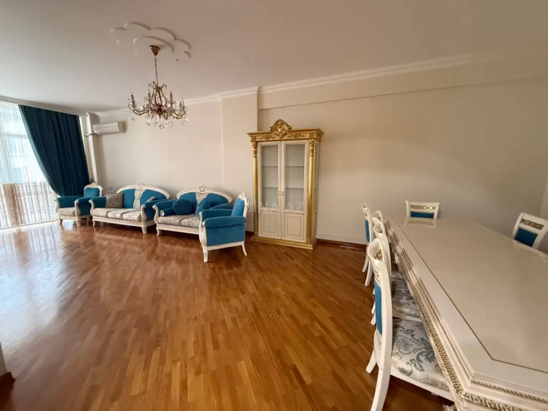 Kirayə verilir 3 otaqlı mənzil 152 m²