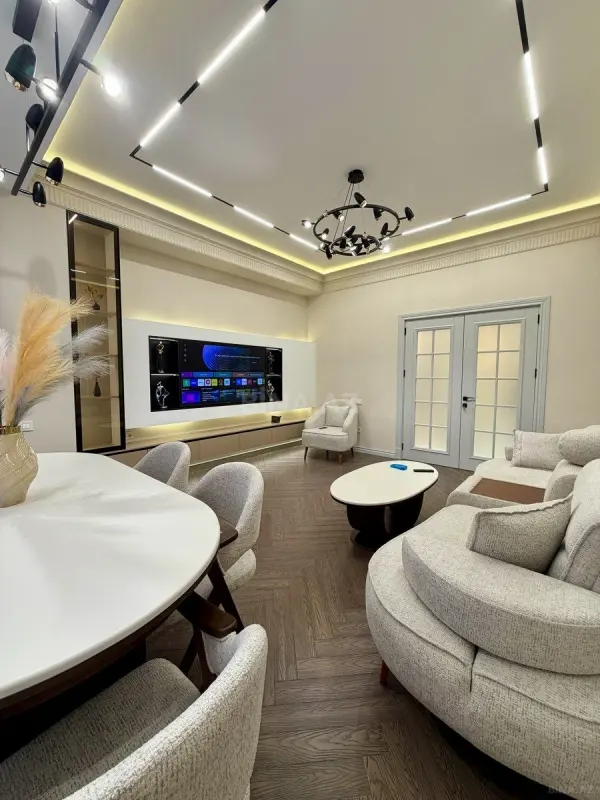 Satılır 3 otaqlı mənzil 135 m²